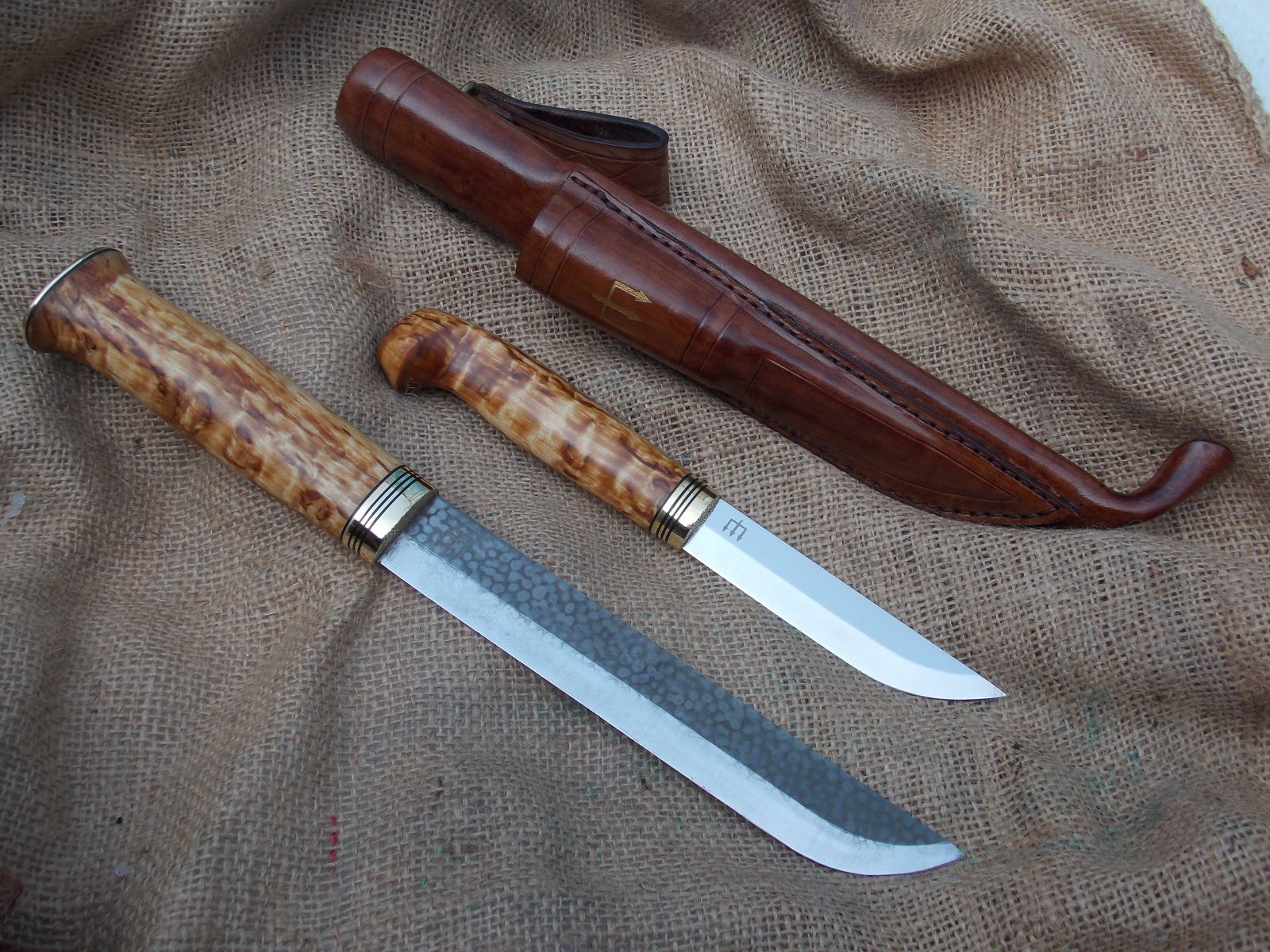 фото двух ножей