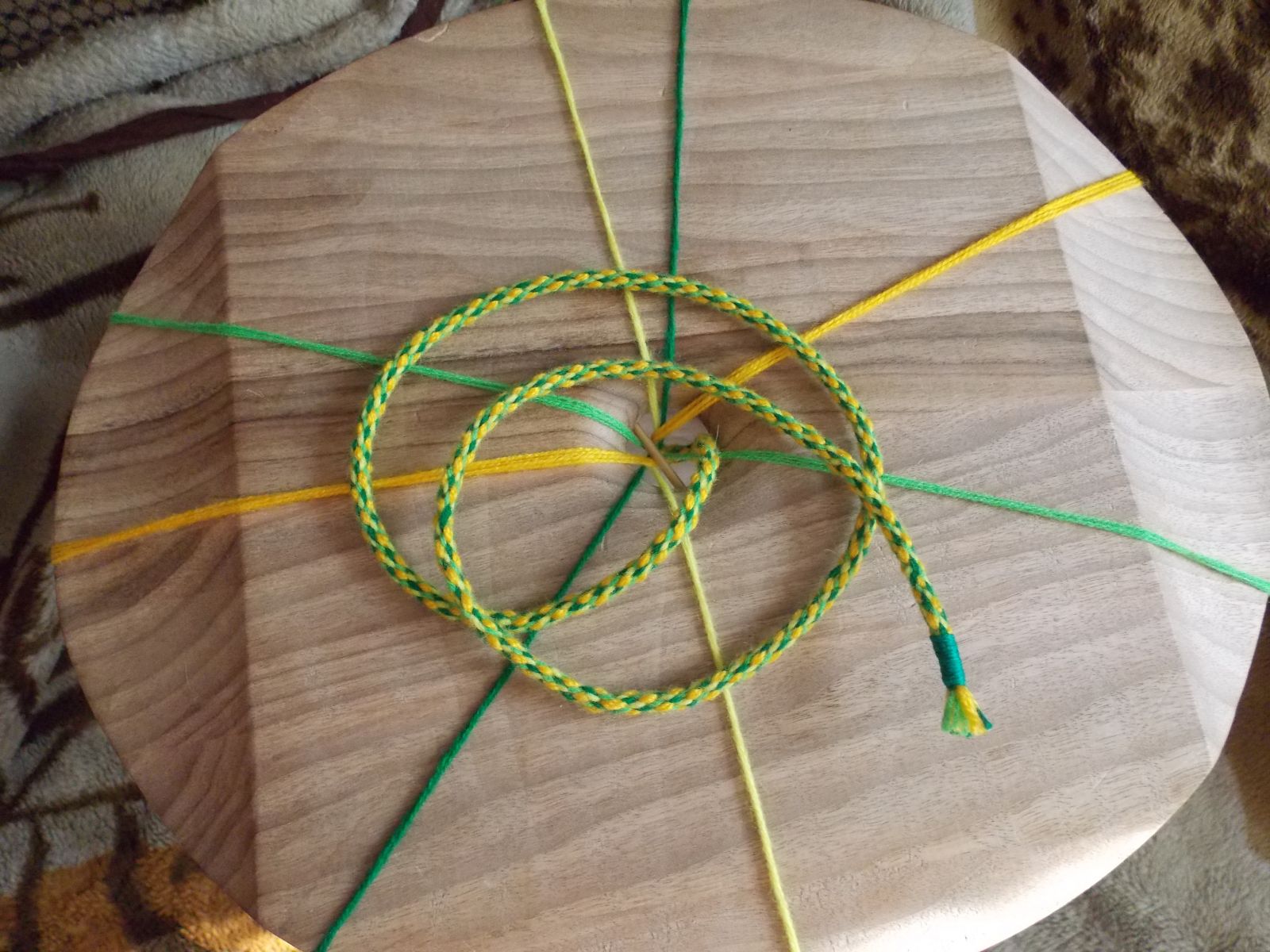 Плетение по кругу нитками