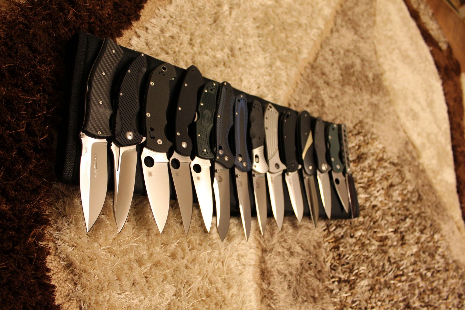 Ножевой видео. Коллекция ножей. Дизайнерские ножи. Классные ножи. Коллекция ножей на стене.