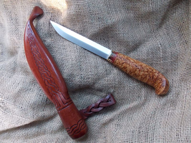 финский нож с клинком Lauri 125ss и карельской березой.