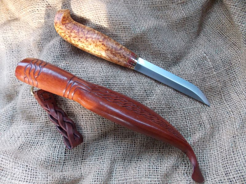 пуукко - финский нож с клинком Lauri 125ss и карельской березой.