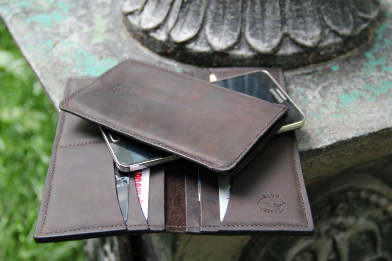 Big suit wallet and Galaxy Note cover 3.JPG
